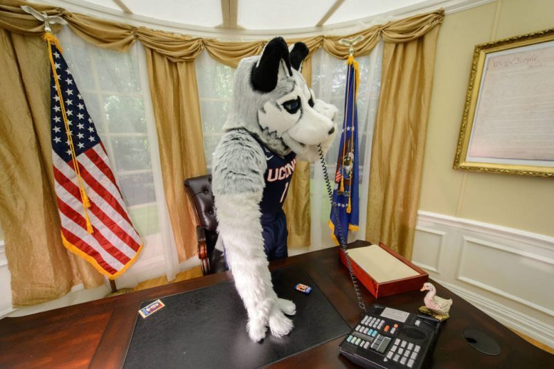 jonathon husky on the phone at the white house